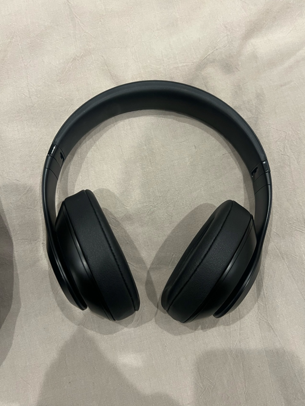Beats Studio3 Wireless Noise Cancelling Headphones - Picture 2 of 10